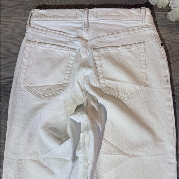 Abercrombie & Fitch The 90’s Straight Ultra High Rise White Jeans - Picture 10 of 11
